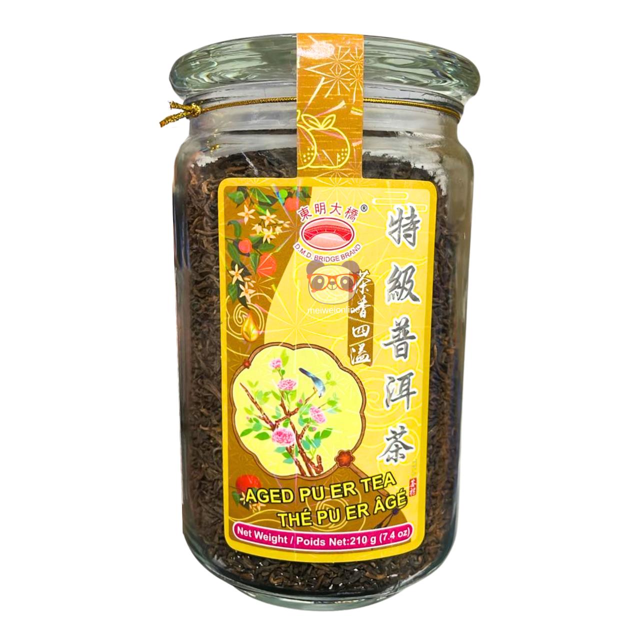 Pote de vidro com chá Pu-erh envelhecido 特级普洱茶, folhas de chá soltas, rótulo amarelo escrito Aged Pu-er Tea, embalagem 210g
