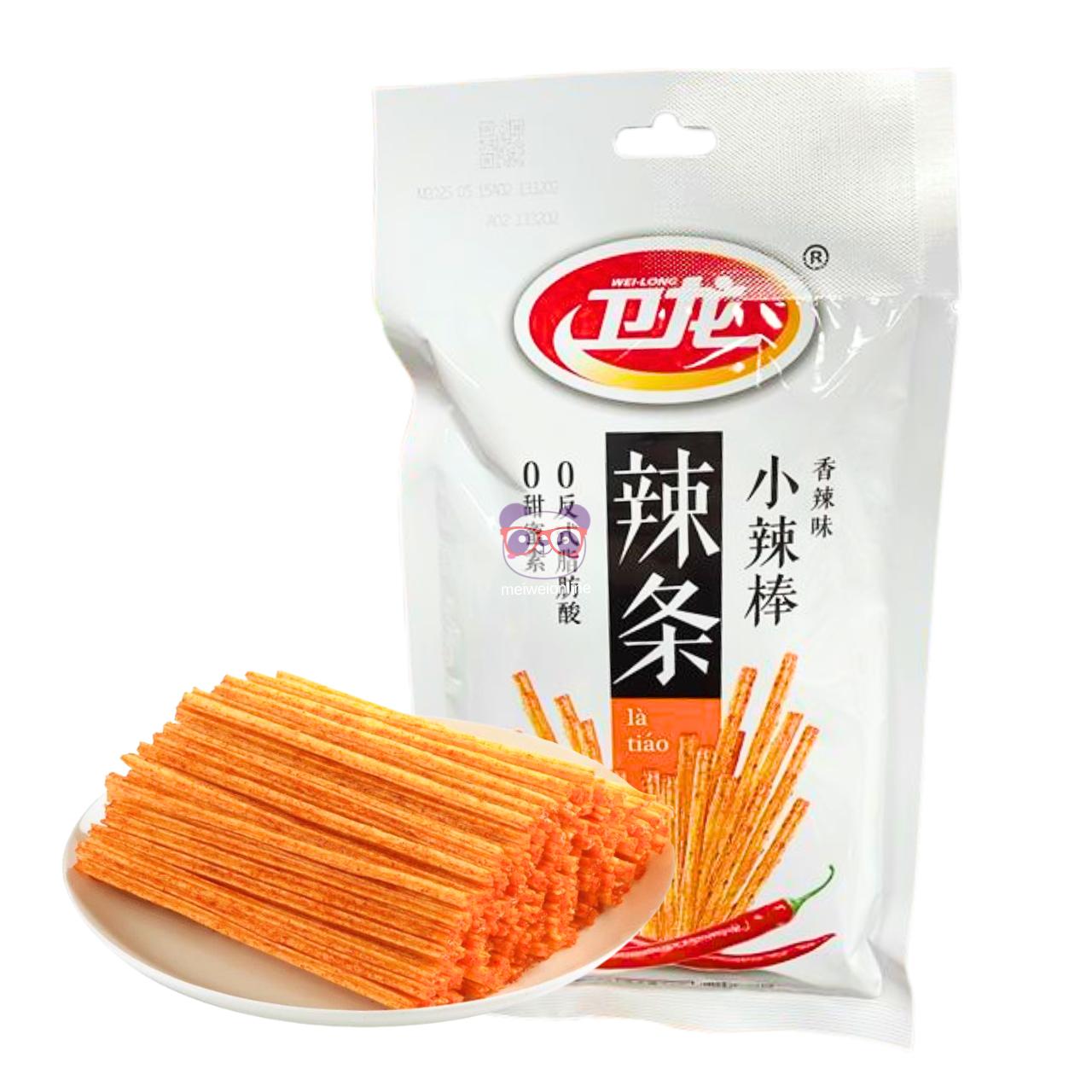 Embalagem branca de salgadinho chinês de glúten de trigo picante 卫龙 大面筋 辣条, tiras longas laranja com pimenta vermelha ilustrada, pacote 106g Mei Wei