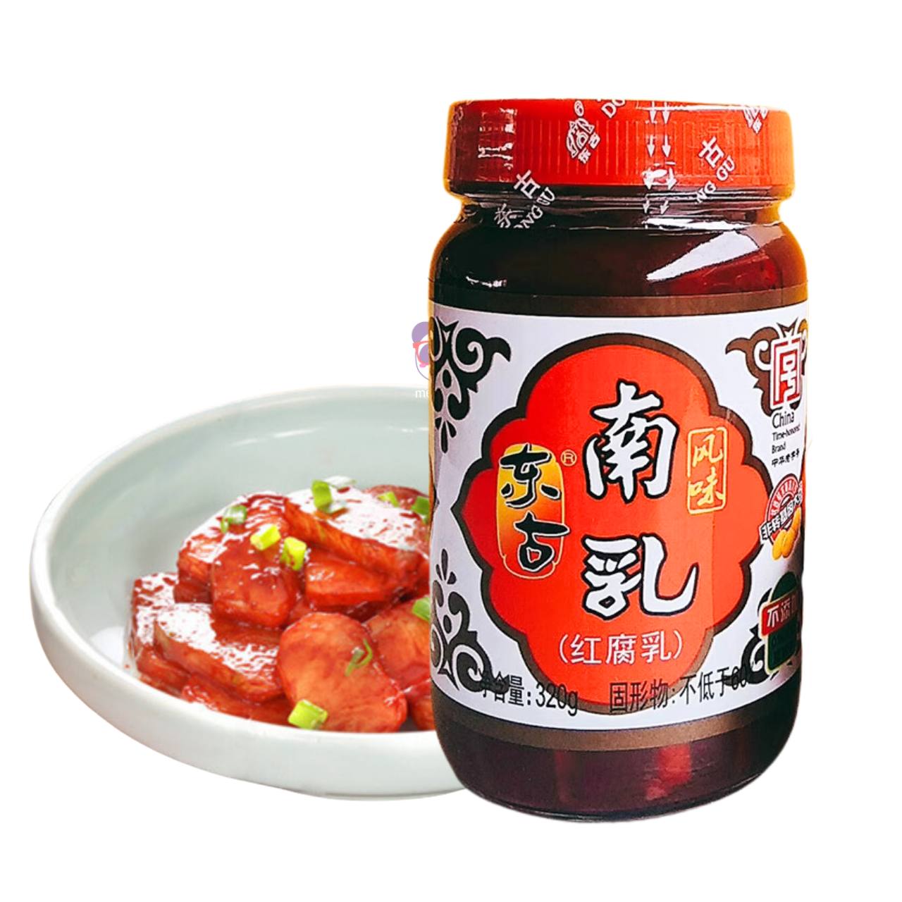 Mei Wei Pote de tofu fermentado vermelho chinês Donggu 南乳 红腐乳 320g em destaque com prato pronto ao fundo