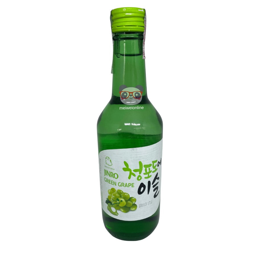 Mei Wei: Soju sabor Uva Verde Jinro 360ml (청포도 이슬) - Green Grape Soju coreano em garrafa verde com rótulo branco e ilustração de uvas