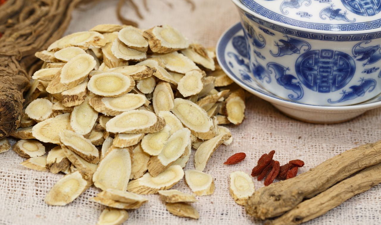 Astragali: A Raiz Milenar da Vitalidade e Imunidade