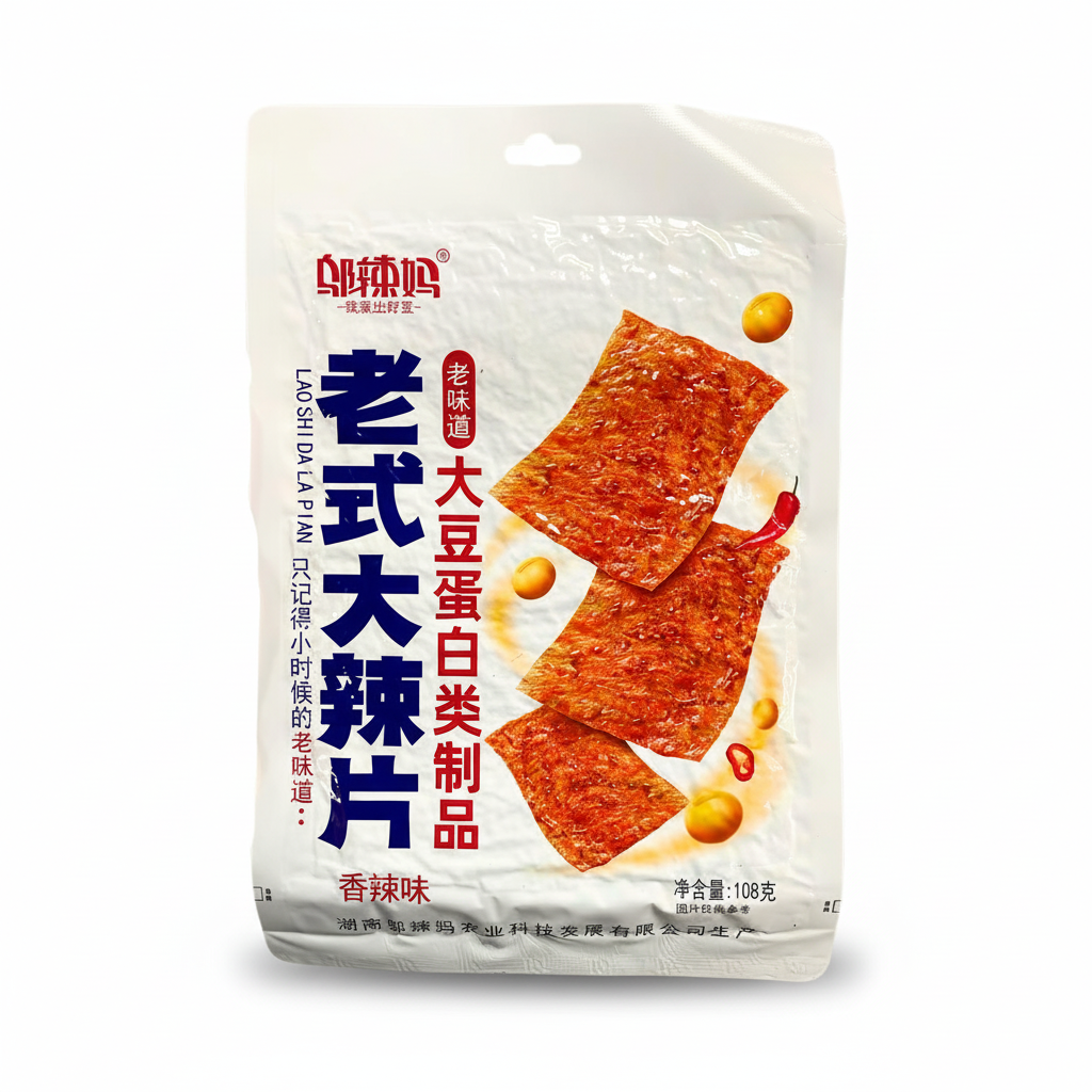 Mei Wei: Fatias de Soja Super Picante Wu La Ma 108g - Embalagem em Fundo Branco