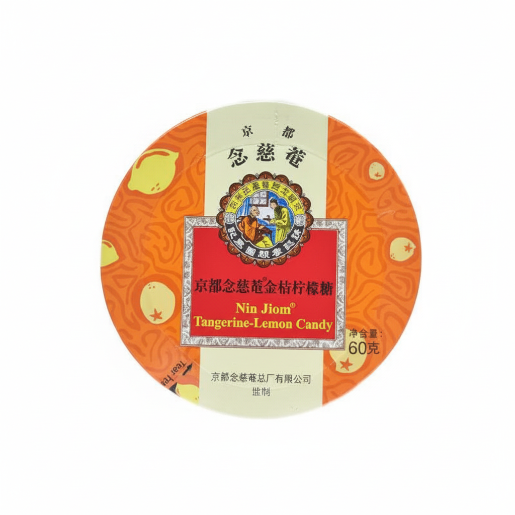 Mei Wei: Bala de Tangerina e Limão Nin Jiom 60g - 京都念慈菴 - Embalagem em Fundo Branco