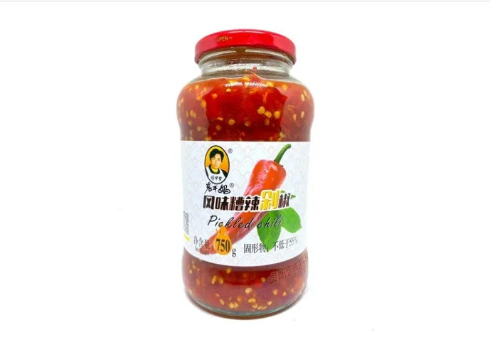 Mei Wei: Molho de pimenta picada Lao Gan Ma 750g (老干妈风味糟辣剁椒) - Pickled Chili tempero chinês em vidro grande com tampa vermelha e rótulo branco